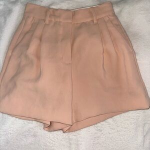 Wilfred Limitless Shorts Mini, In a light coral color. Size 2